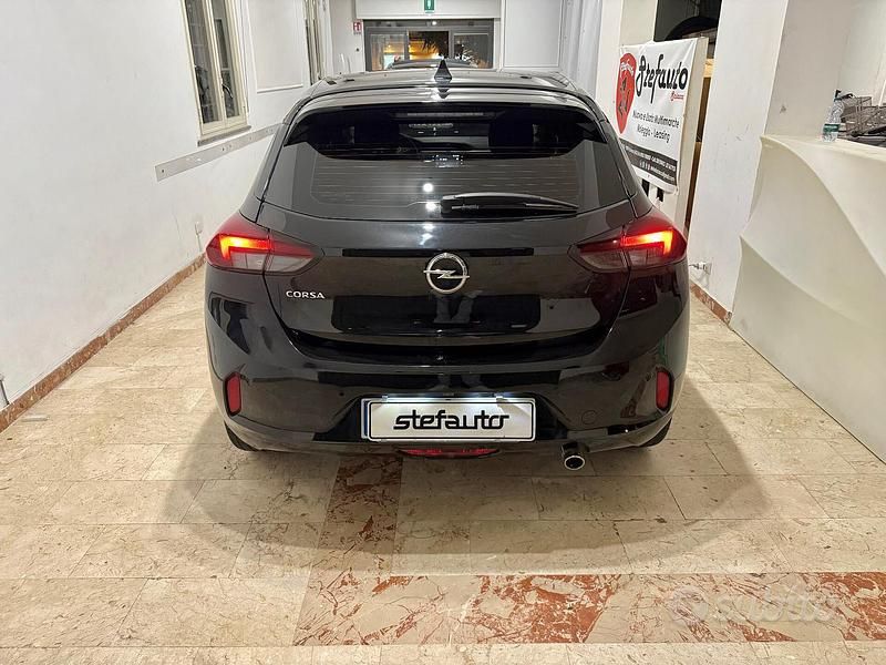 Usata Opel Corsa Elegance 101 CV (74 kW) 2022 Nero Berlina