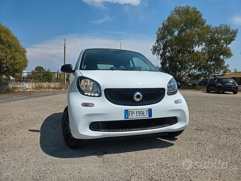 Bianco Usata 2018 Smart ForTwo Coupé Coupé | 9999 € - Immagine 1/4
