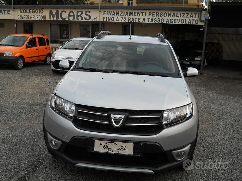 Käytetty Dacia Sandero Stepway 90 HP (66 kW) 2016 Harmaa Sedan