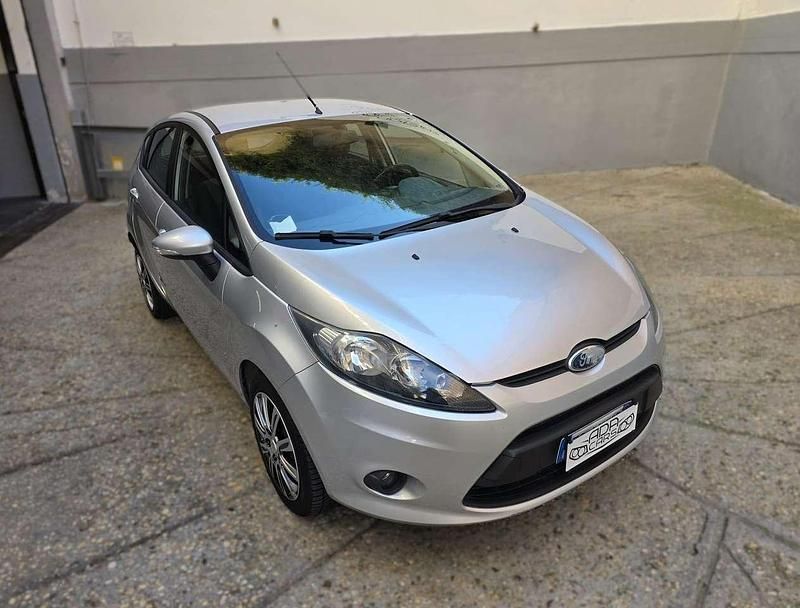 Usata Ford Fiesta 97 CV (71 kW) 2010 Grigio Berlina