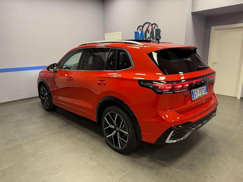 Usata VW Tiguan R-line Plus 150 CV (110 kW) 2025 Persimmon red SUV