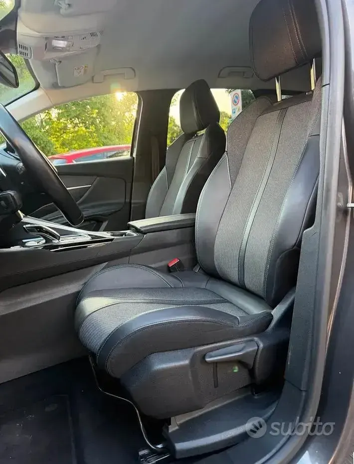 Usata Peugeot 3008 Allure 131 CV (96 kW) 2022 Grigio SUV