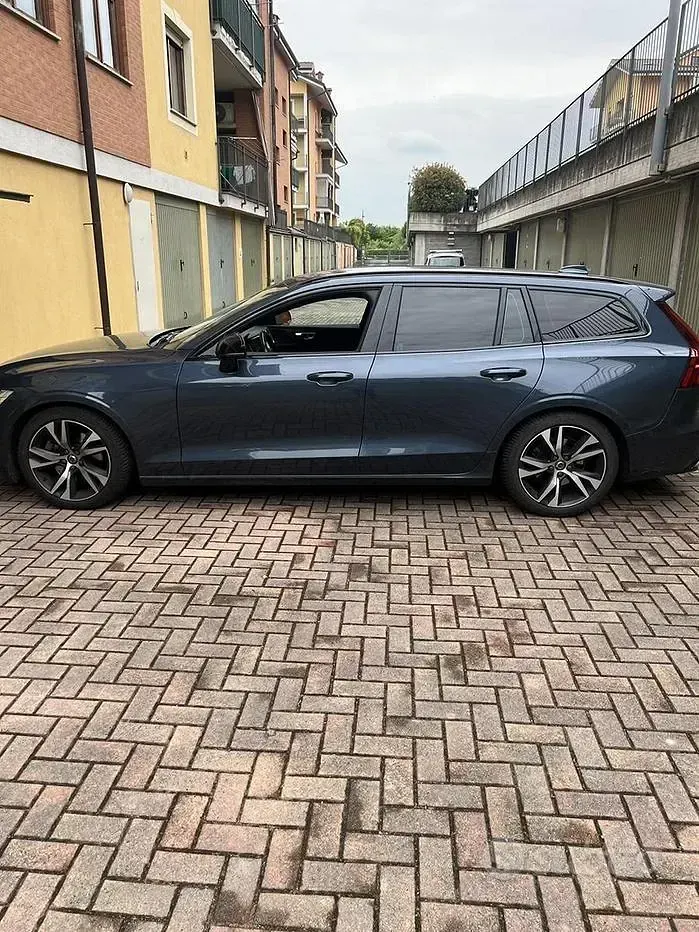 Usata Volvo V60 2019 Blu Station wagon