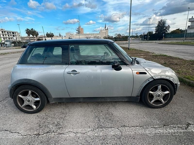 Usata Mini Cooper 116 CV (85 kW) 2001 Grigio Utilitaria