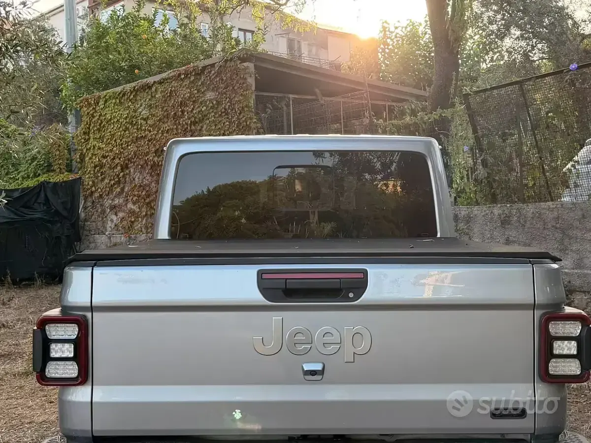 Usata Jeep Gladiator 264 CV (194 kW) 2021 Grigio Pick-up