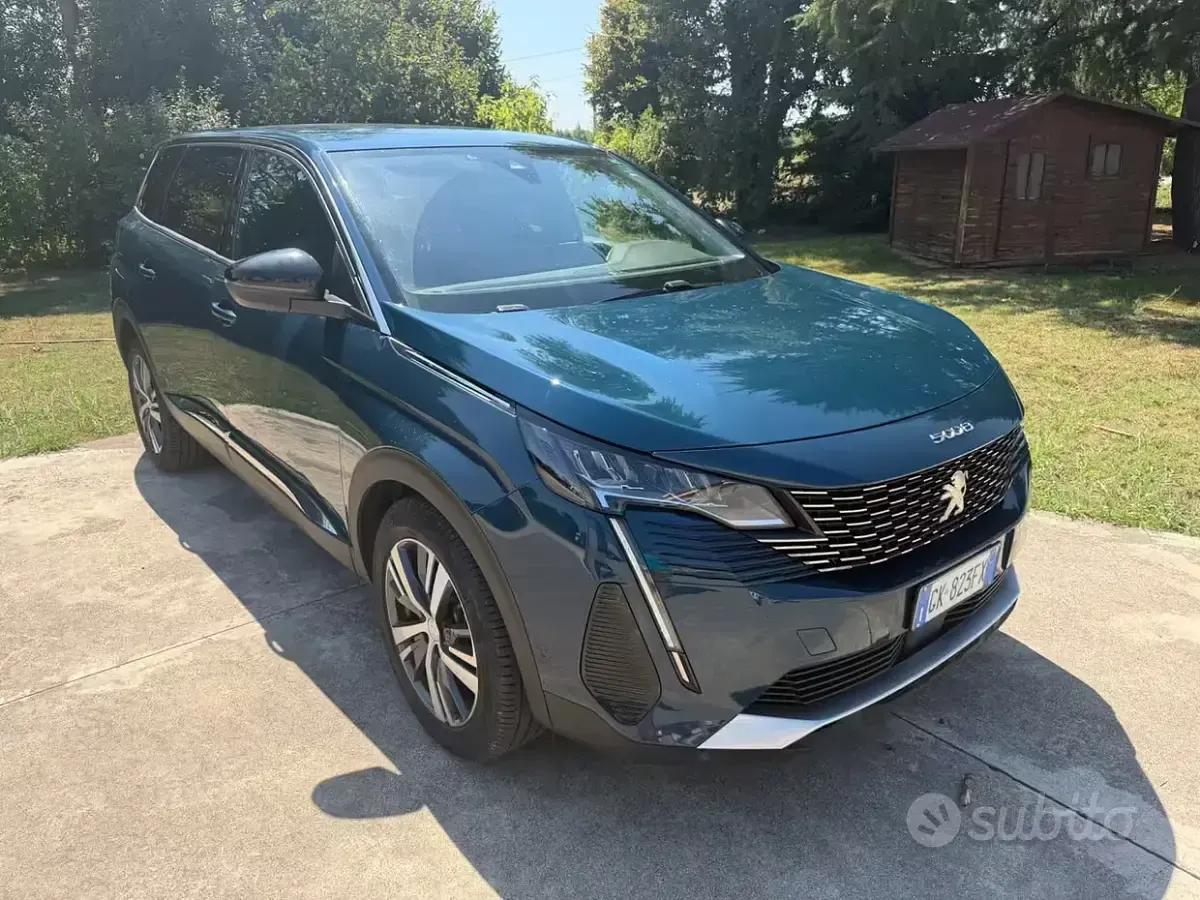 Usata Peugeot 5008 Allure 131 CV (96 kW) 2023 Bluazzurro SUV