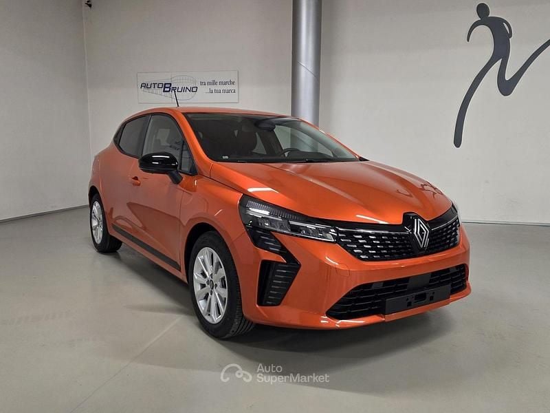 Nuova Renault Clio V 101 CV (74 kW) 2026 Arancione Berlina