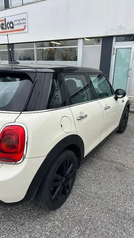 Usata Mini ONE 75 CV (55 kW) 2018 Bianco Utilitaria