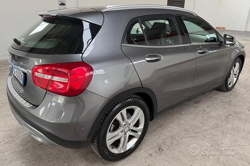 Usata Mercedes GLA200 Premium 136 CV (100 kW) 2016 Grigio SUV