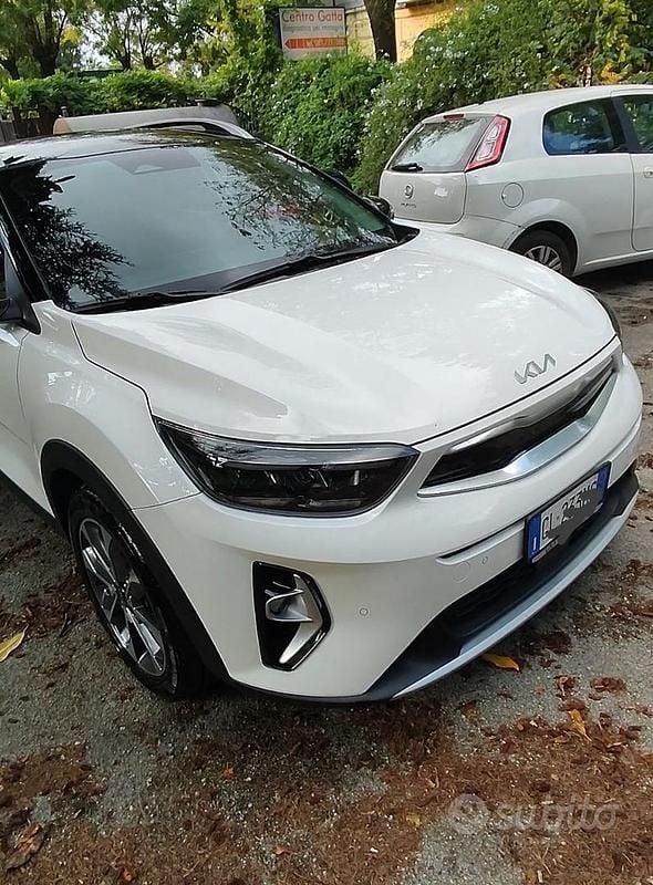 Bianco Usata 2023 Kia Stonic Style SUV | 16.000 € (Buon prezzo) - Immagine 1/4