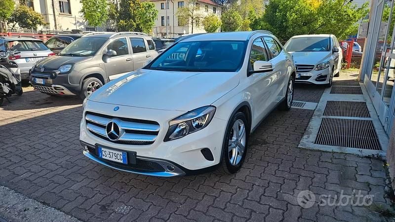 Usata Mercedes GLA220 177 CV (130 kW) 2016 Bianco SUV