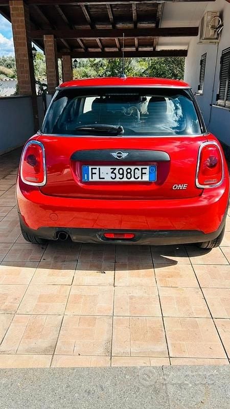 Usata Mini ONE 75 CV (55 kW) 2017 Rosso Utilitaria