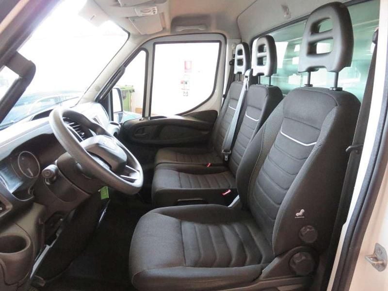 Usata Iveco Daily 136 CV (100 kW) 2022 Bianco Furgone