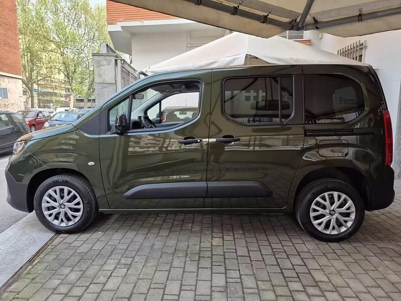 Nuova Fiat Doblò 130 CV (95 kW) 2025 Verde Monovolume