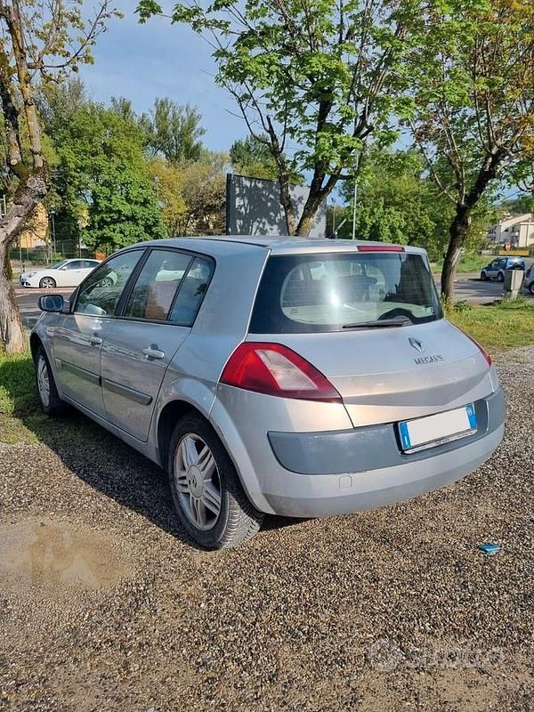 Usata Renault Mégane II 100 CV (73 kW) 2004 Grigio Utilitaria