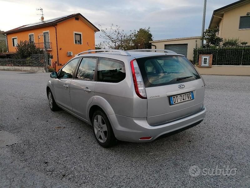 Usata Ford Focus 95 CV (69 kW) 2009 Grigio Station wagon