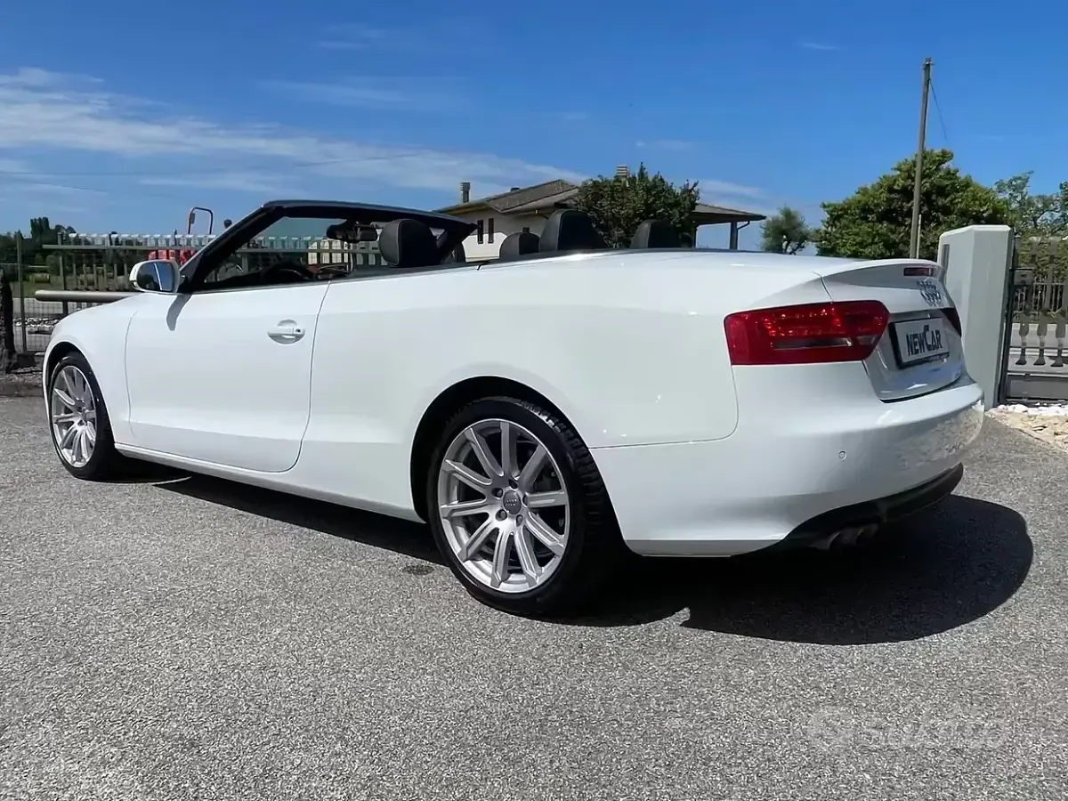 Usata Audi A5 Cabriolet Ambition 170 CV (125 kW) 2011 Bianco Cabrio
