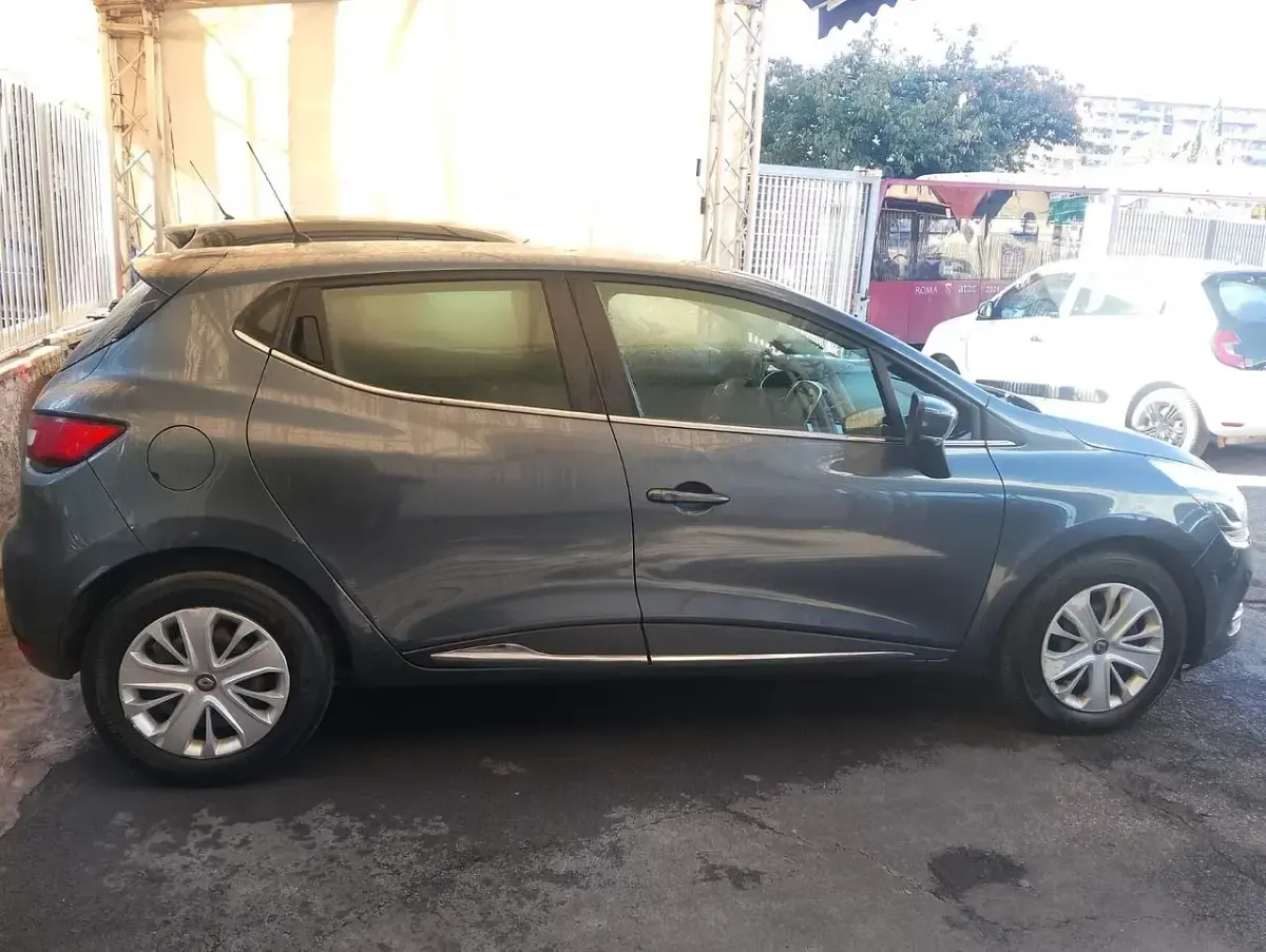 Usata Renault Clio Zen 74 CV (54 kW) 2017 Grigio Utilitaria