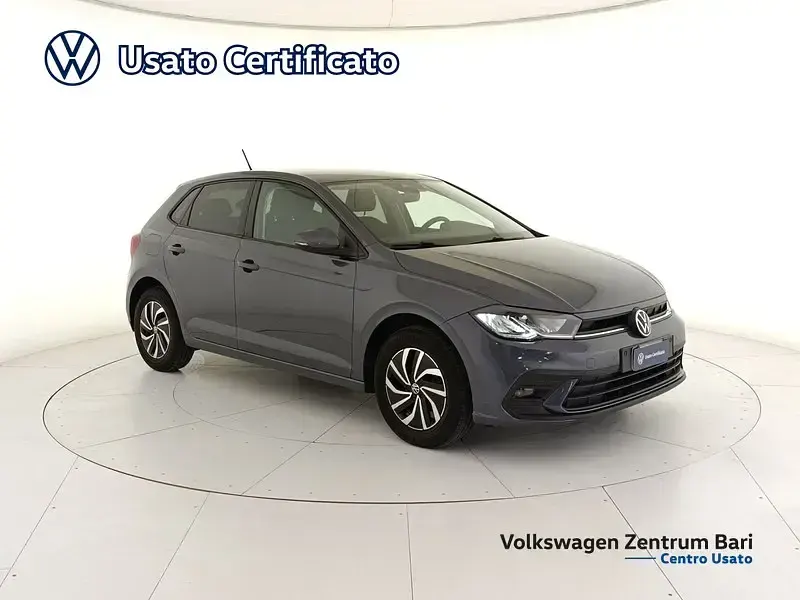 Usata VW Polo Life 80 CV (58 kW) 2023 Grigio Utilitaria