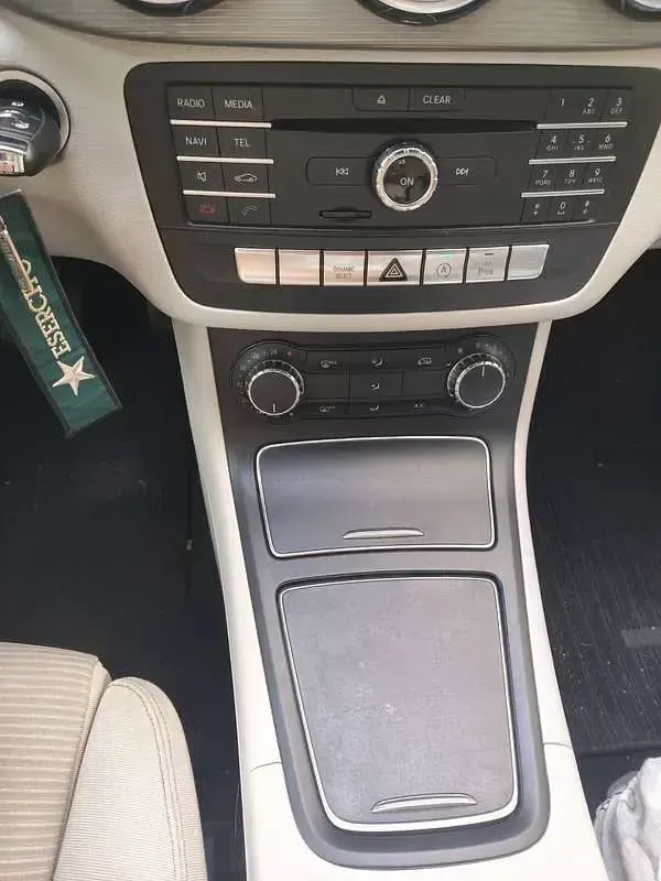 Usata Mercedes B180 109 CV (80 kW) 2015 Argento Utilitaria