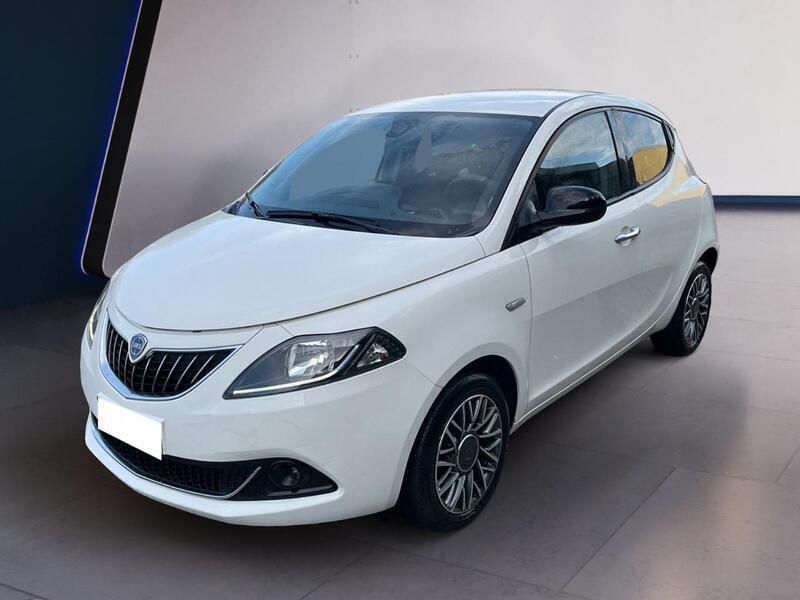 Usata Lancia Ypsilon Gold 70 CV (51 kW) 2022 Bianco Utilitaria