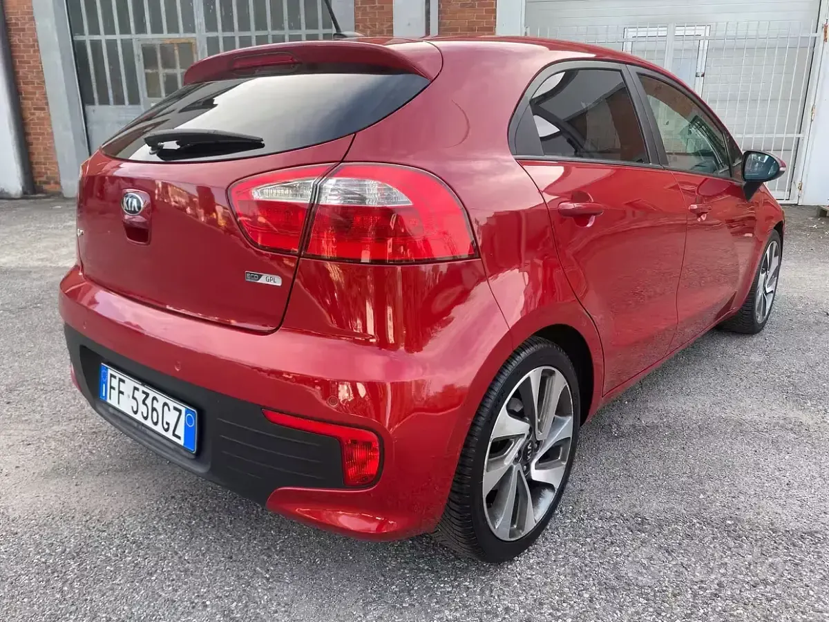 Usata Kia Rio 83 CV (61 kW) 2016 Rosso Utilitaria