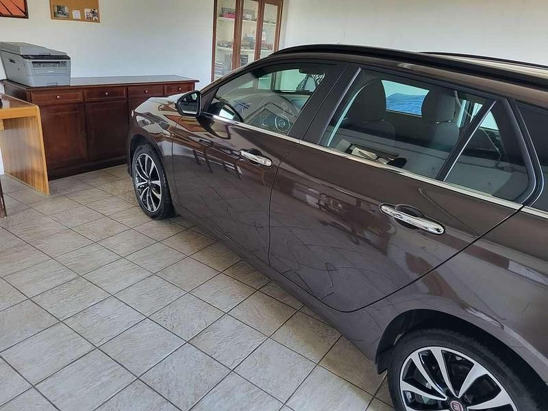 Usata Fiat Tipo Lounge 120 CV (88 kW) 2020 Marrone Station wagon