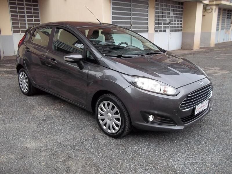 Usata Ford Fiesta Business Edition 95 CV (69 kW) 2016 Grigio Utilitaria
