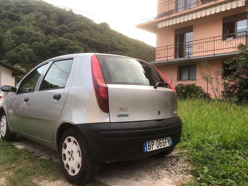 Usata Fiat Punto 60 CV (44 kW) 2000 Grigio Berlina