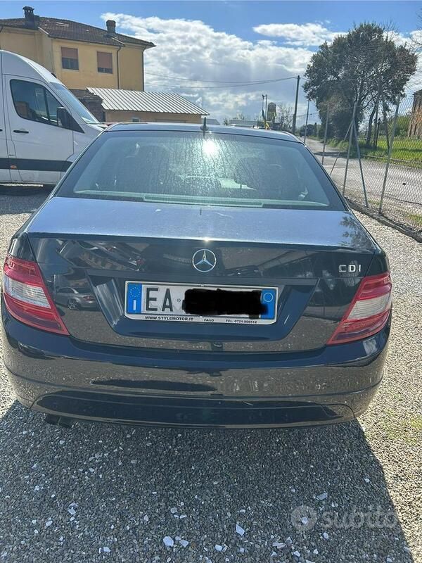 Usata Mercedes C200 136 CV (100 kW) 2010 Nero Berlina