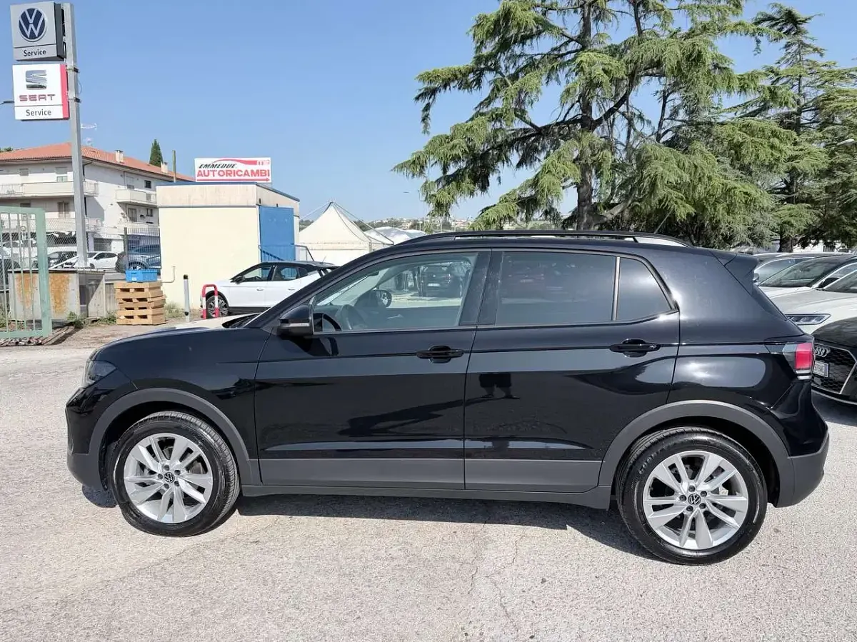 Usata VW T-Cross Life 95 CV (69 kW) 2024 Deep black perlato SUV
