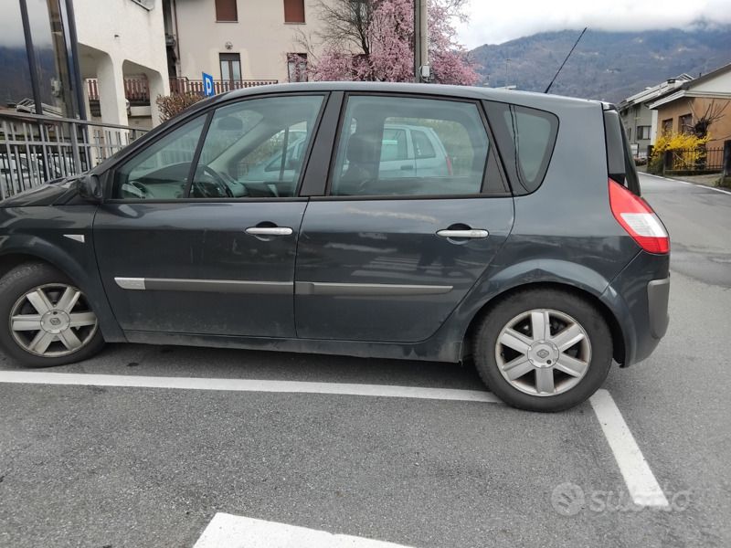 Usata Renault Scénic II 130 CV (95 kW) 2006 Verde Monovolume