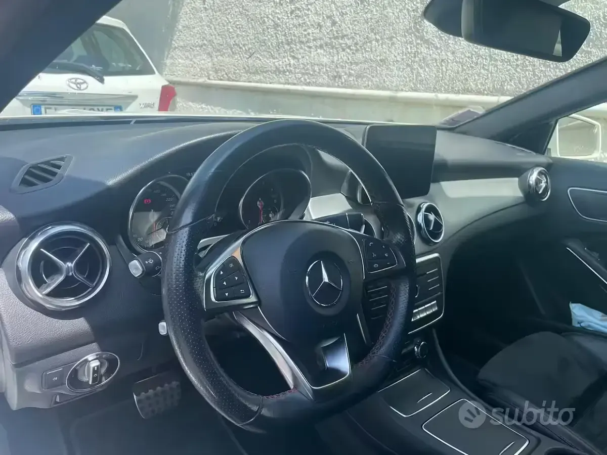 Usata Mercedes GLA200 Premium 156 CV (114 kW) 2019 Bianco SUV