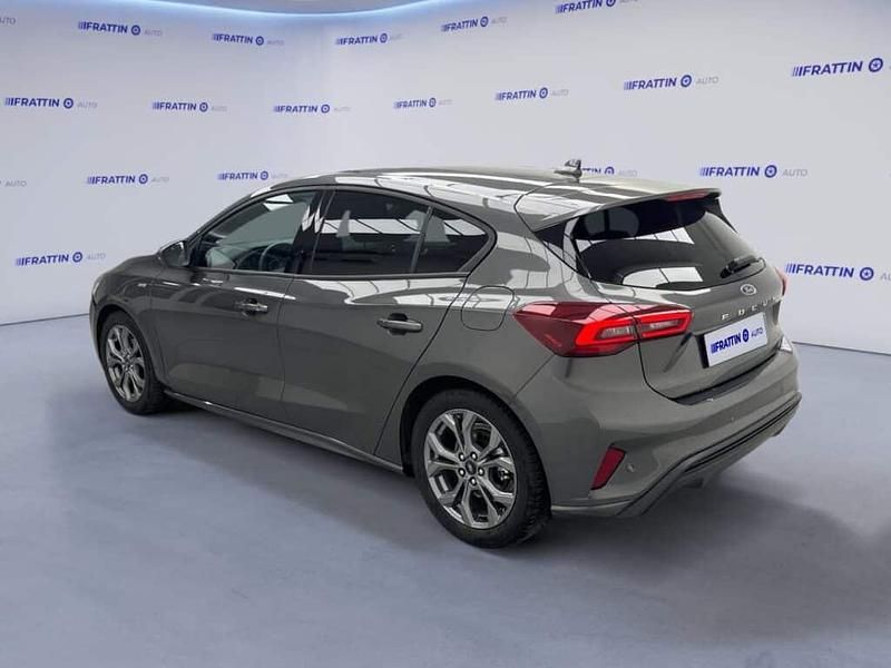 Usado Ford Focus ST-Line 125 CV (91 kW) 2025 Gris Utilitario