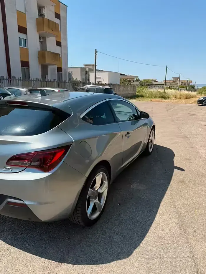 Usata Opel Astra GTC 180 CV (132 kW) 2012 Coupé