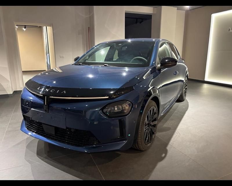 Nuova Lancia Ypsilon 114 kW (156 CV) 2026 Blu Utilitaria