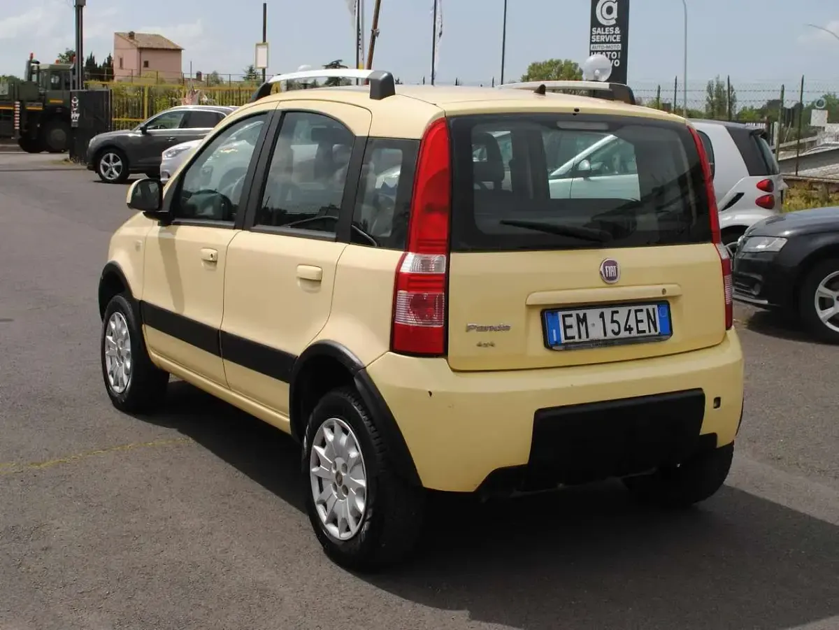 Usata Fiat Panda 4x4 Climbing 69 CV (50 kW) 2012 Giallo Utilitaria