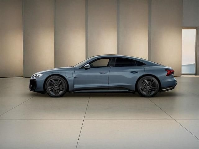 Nuova Audi e-tron GT quattro Comfort 369 kW (503 CV) 2026 Grigio kemora metallizzato Berlina