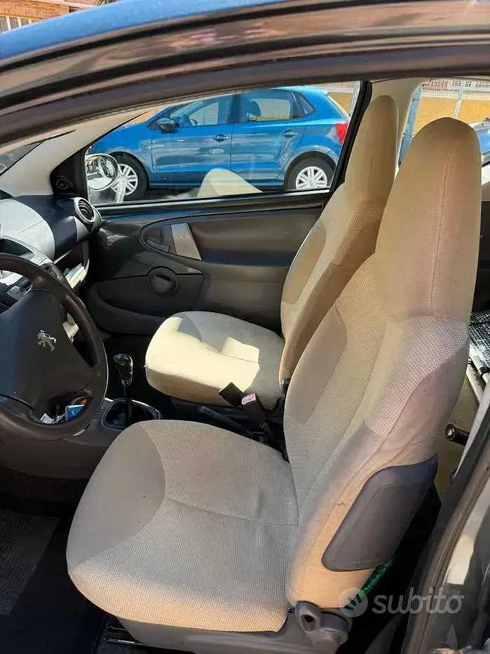 Käytetty Peugeot 107 68 HP (50 kW) 2006 Harmaa Viistoperä