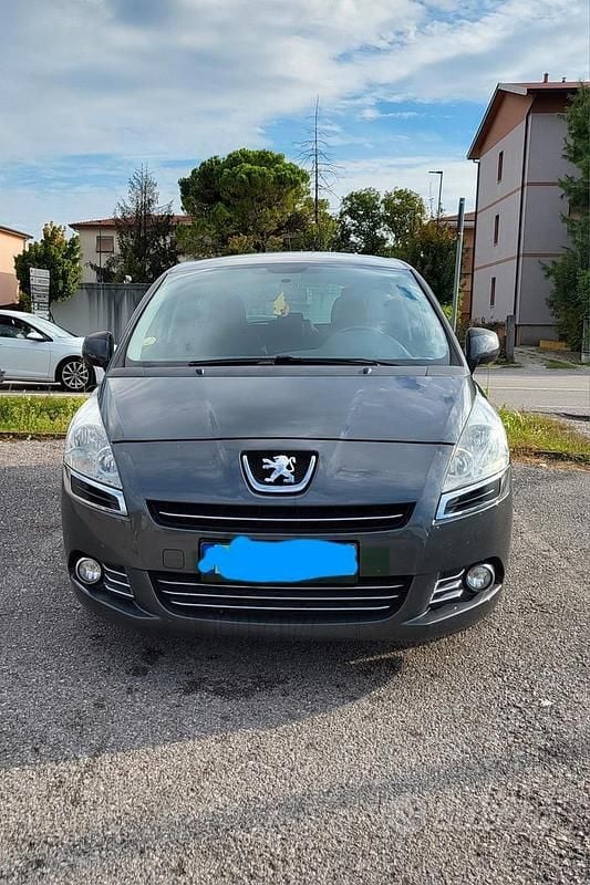 Usata Peugeot 5008 Premium 120 CV (88 kW) 2010 Grigio Monovolume