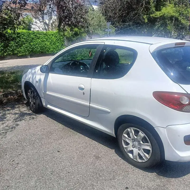 Usata Peugeot 206 60 CV (44 kW) 2010 Berlina
