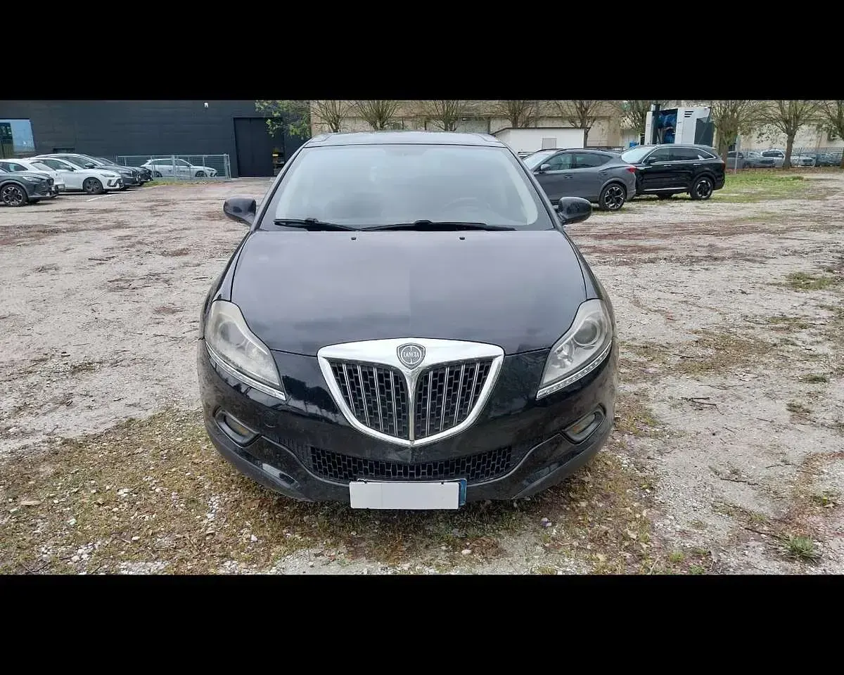 Usata Lancia Delta 165 CV (121 kW) 2008 Nero metalizzato Utilitaria