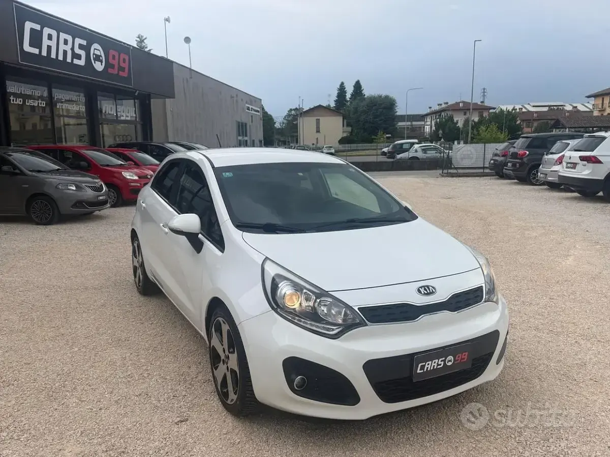 Usata Kia Rio 90 CV (66 kW) 2014 Bianco Berlina