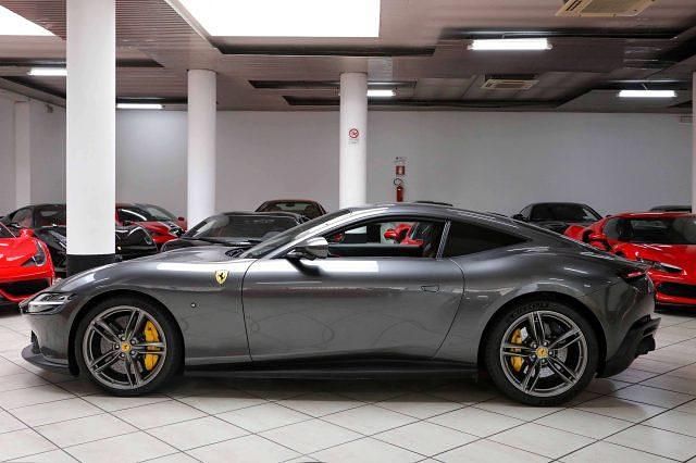 Usata Ferrari Roma 620 CV (456 kW) 2021 Grigio silverstone Coupé