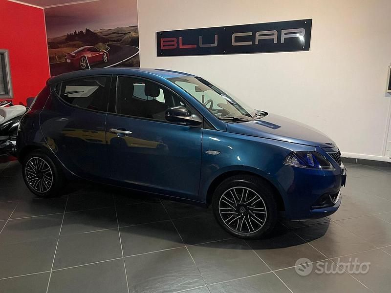 Usata Lancia Ypsilon Gold 70 CV (51 kW) 2022 Blu Utilitaria