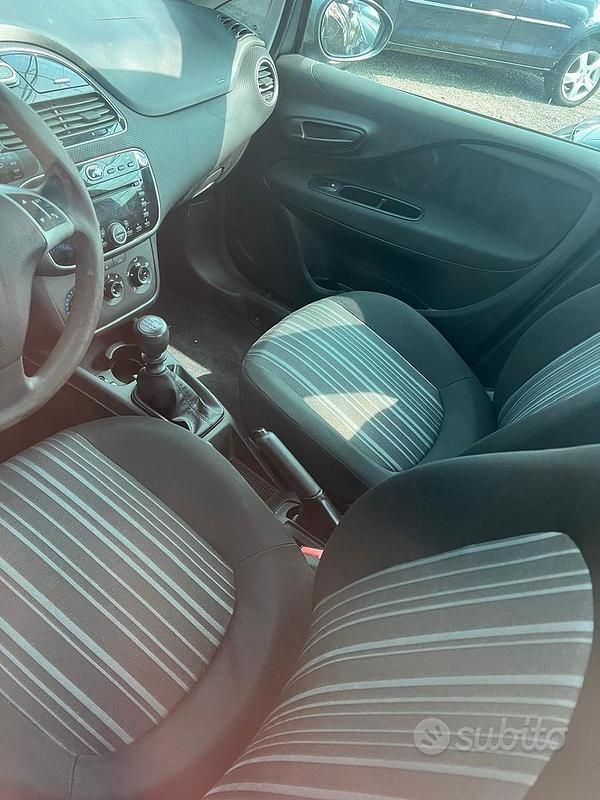Occasion Fiat Punto 77 ch (56 kW) 2011 Gris Berline