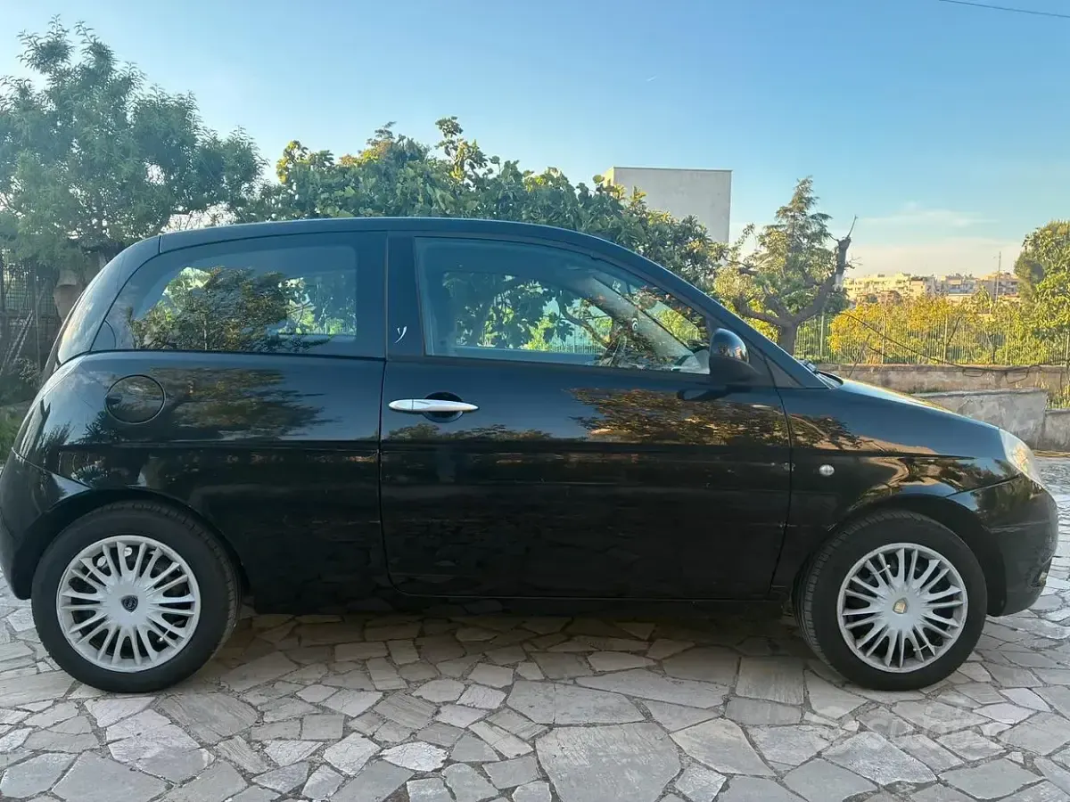 Usata Lancia Ypsilon 60 CV (44 kW) 2009 Nero Utilitaria