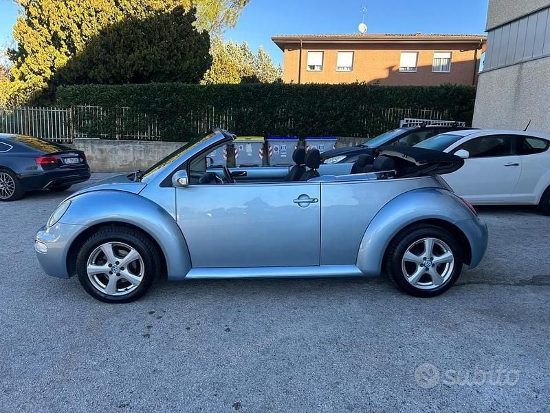 Usata VW New Beetle Cabriolet 101 CV (74 kW) 2004 Blu Cabrio