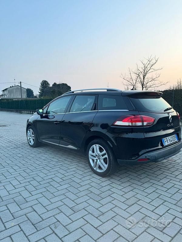 Usata Renault Clio GrandTour Zen 90 CV (66 kW) 2018 Nero Station wagon