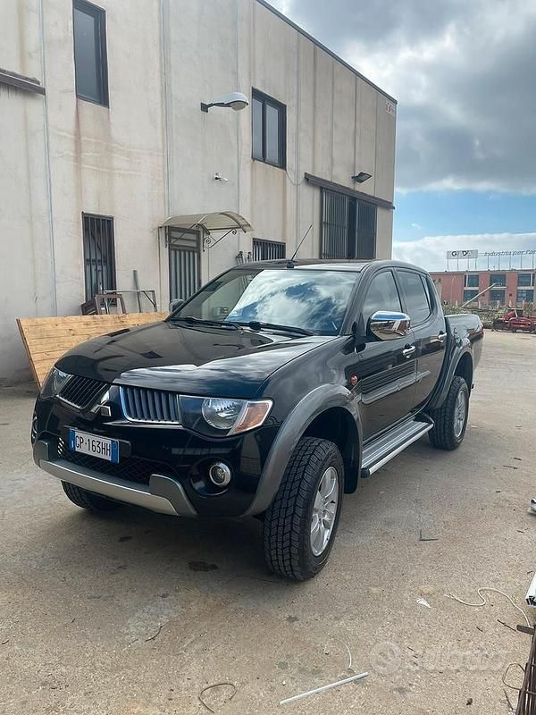 Usata Mitsubishi L200 136 CV (100 kW) 2023 Nero Pick-up